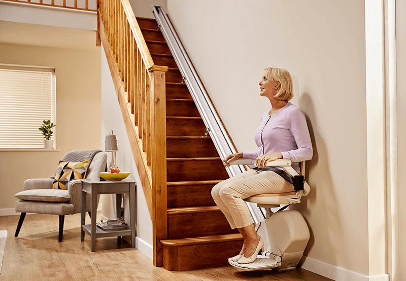 Outdoor stair lift on porch steps